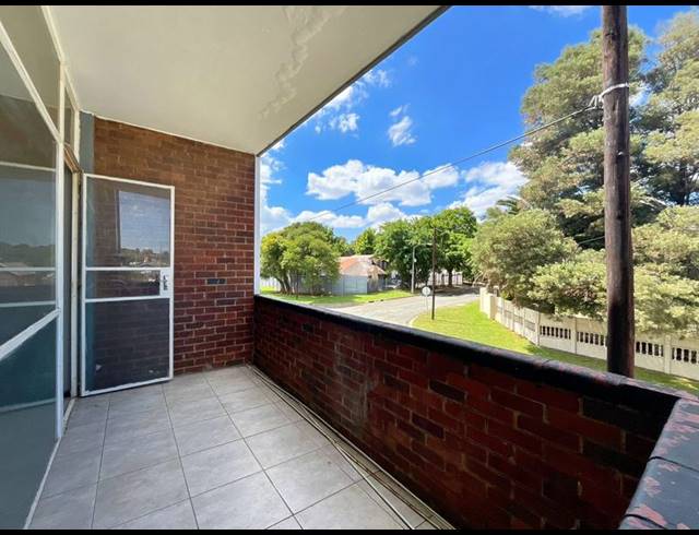 2 BEDROOM APARTMENT FOR SALE IN FLORIDA LAKE